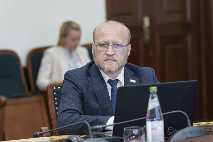 IIBR8446 2.jpg